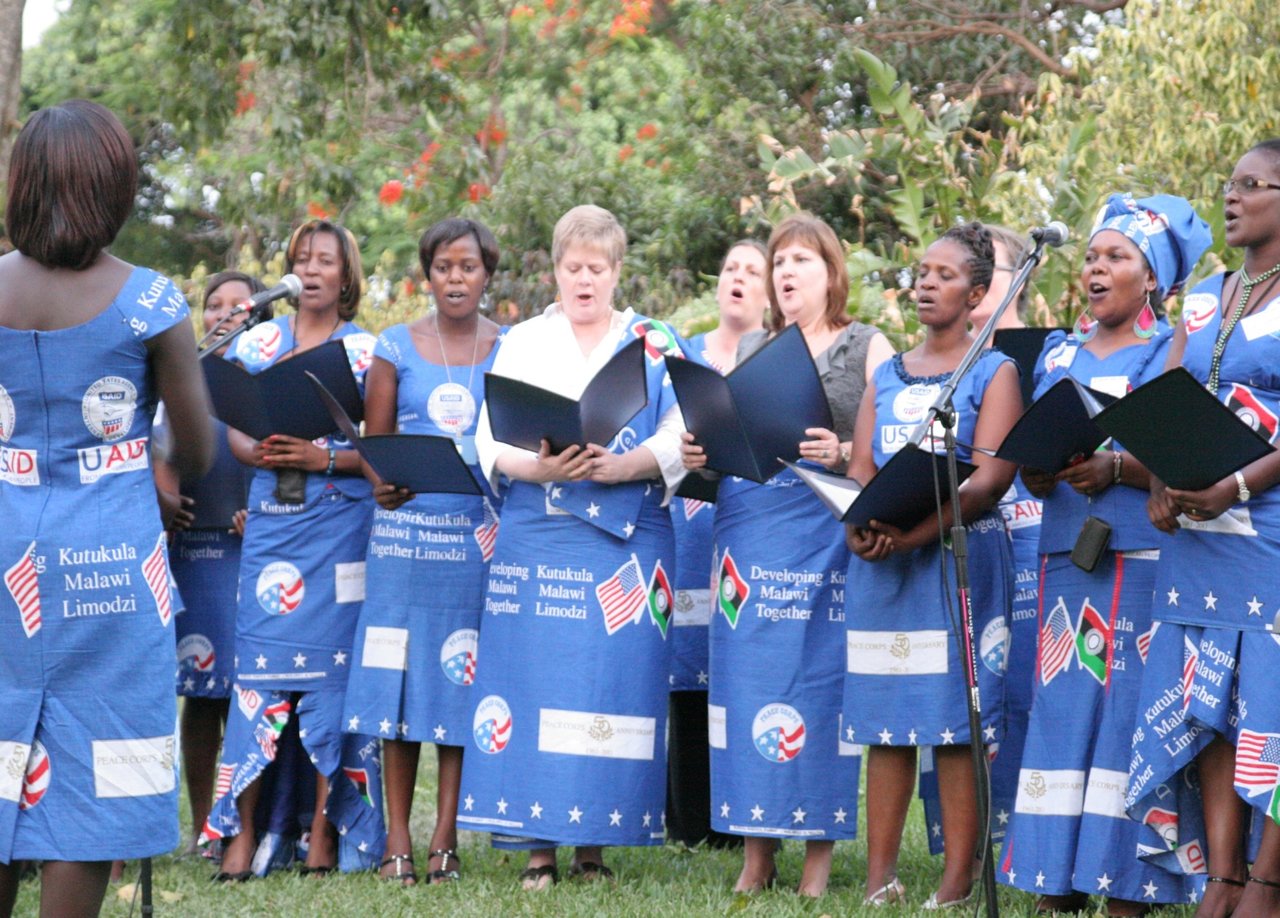 Choir sings national anthem