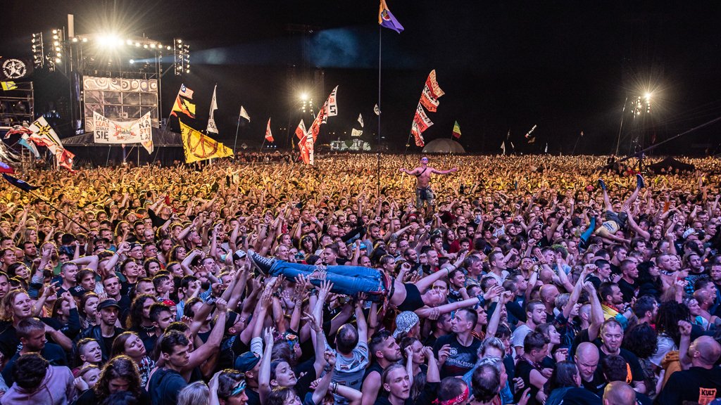 Audience at the Main Stage concert at night — Pol’and’Rock Festival 2019